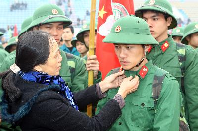 Tân binh Hà Nội hăng hái lên đường bảo vệ Tổ quốc ảnh 1